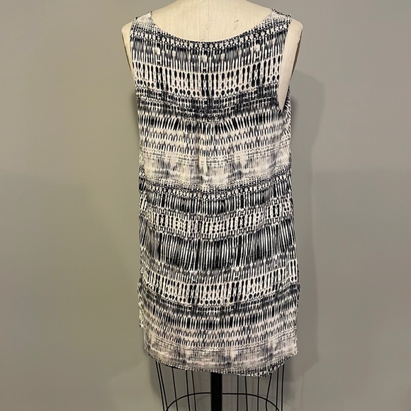 Rose & Olive sleeveless black and white tank - Picture 5 of 7